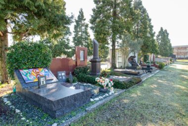 Arte cimiteriale per inumazione a Milano